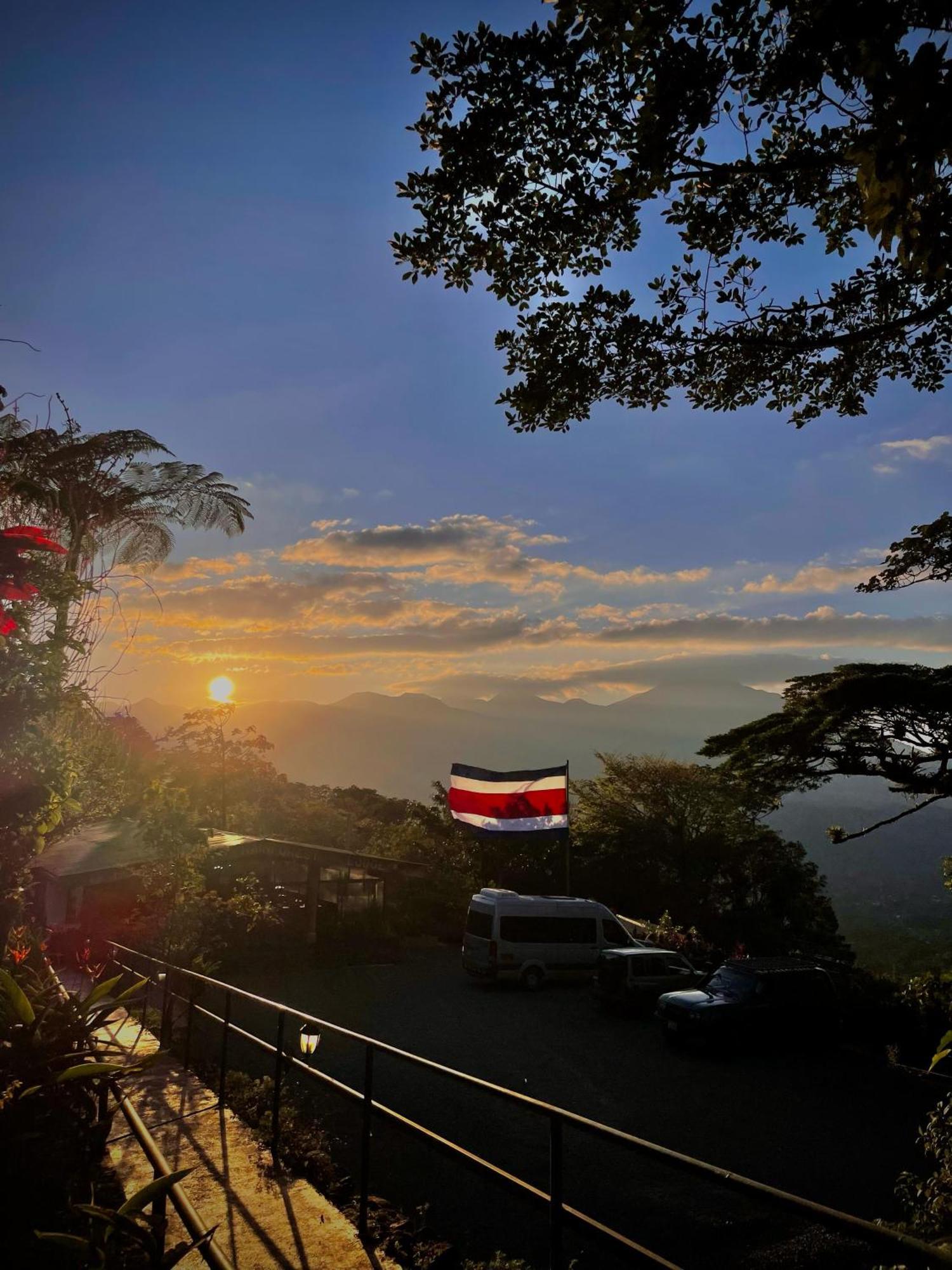 Heliconias Rainforest Lodge Бихагуа Екстериор снимка